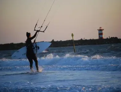 kitesurf-turismo-activo-en-carboneras