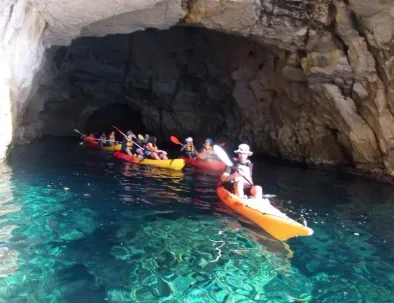 kayak-turismo-activo-en-carboneras